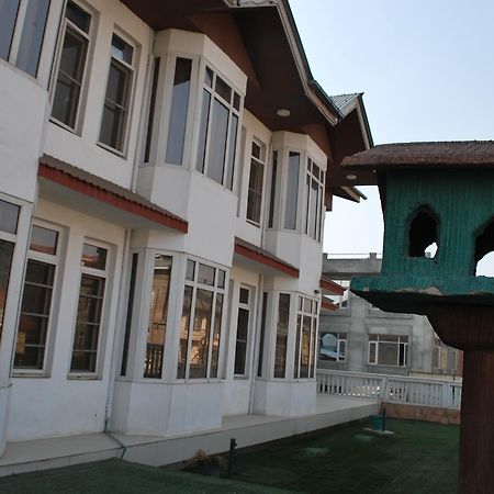 Hotel Kaisar Srīnagar Esterno foto