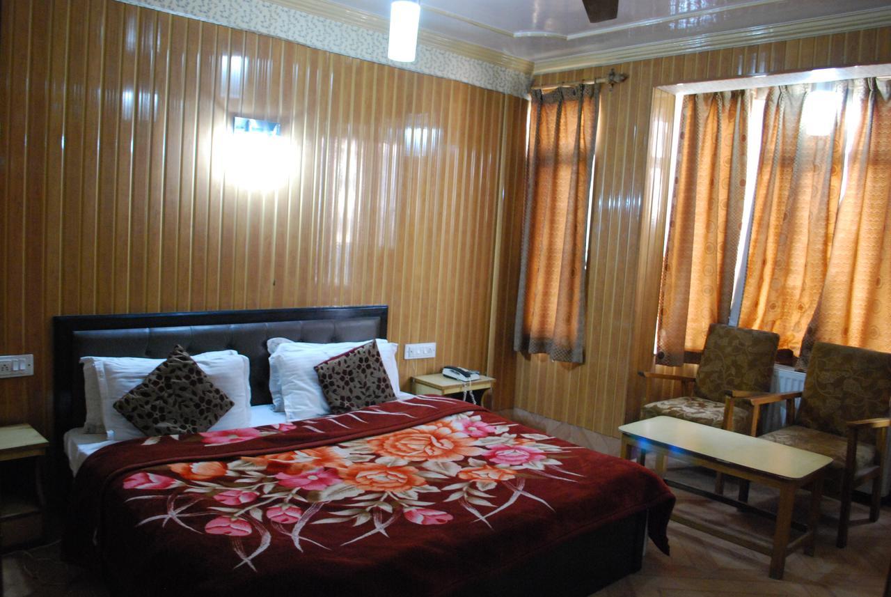 Hotel Kaisar Srīnagar Esterno foto