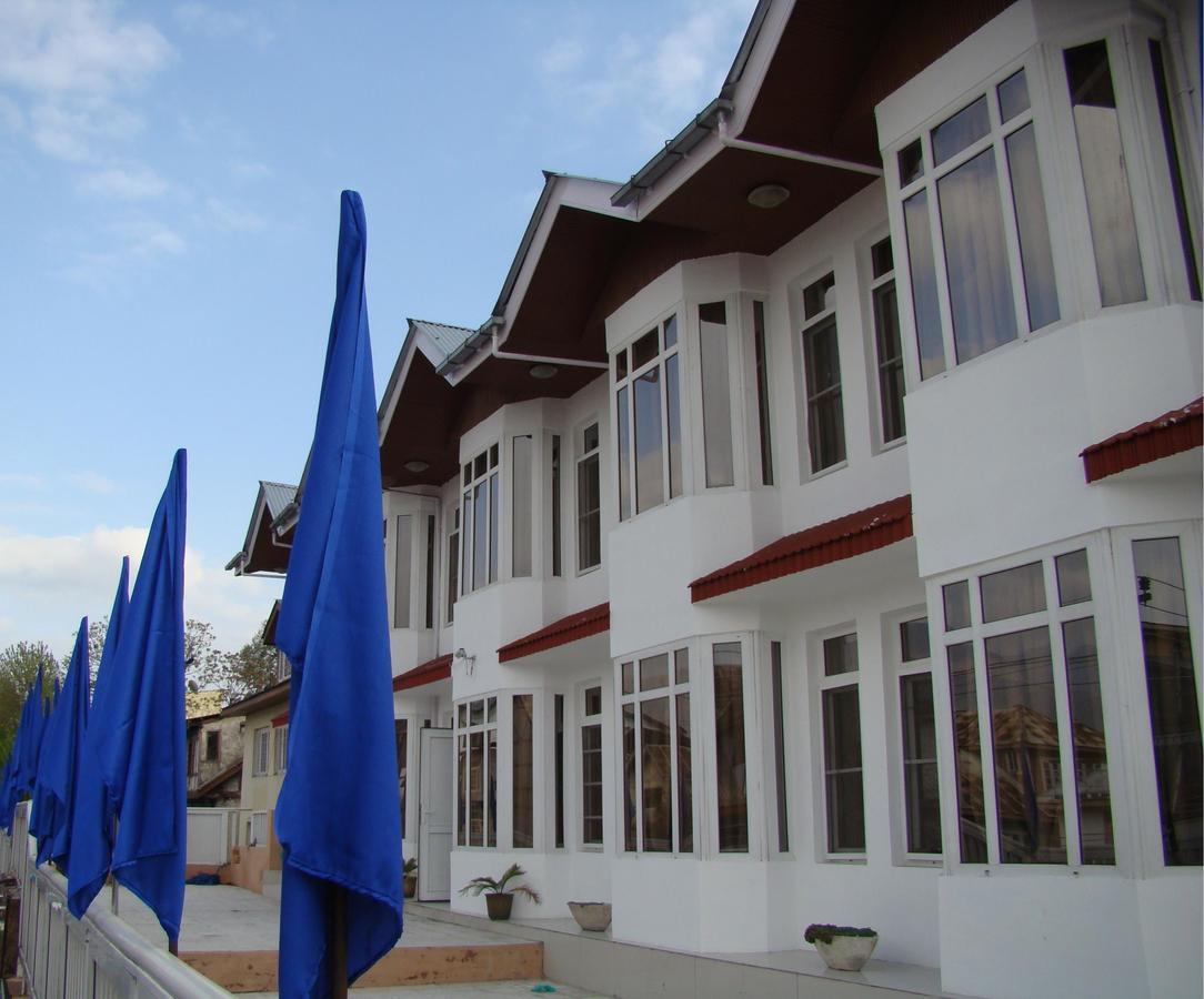 Hotel Kaisar Srīnagar Esterno foto