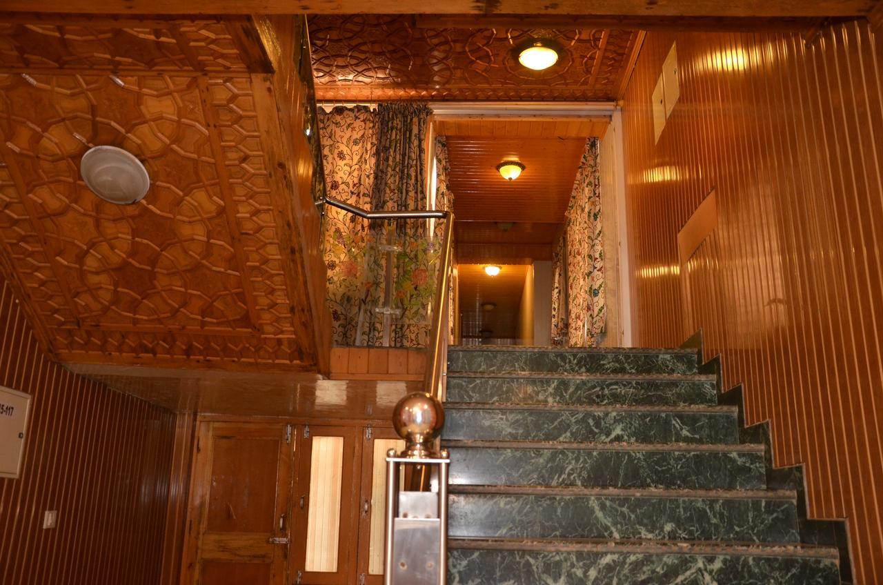 Hotel Kaisar Srīnagar Esterno foto
