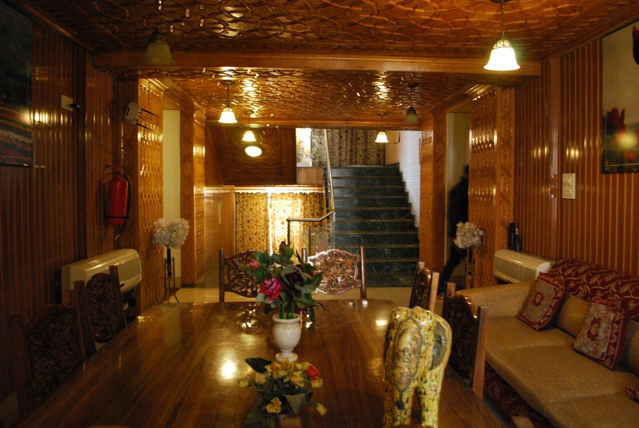 Hotel Kaisar Srīnagar Esterno foto