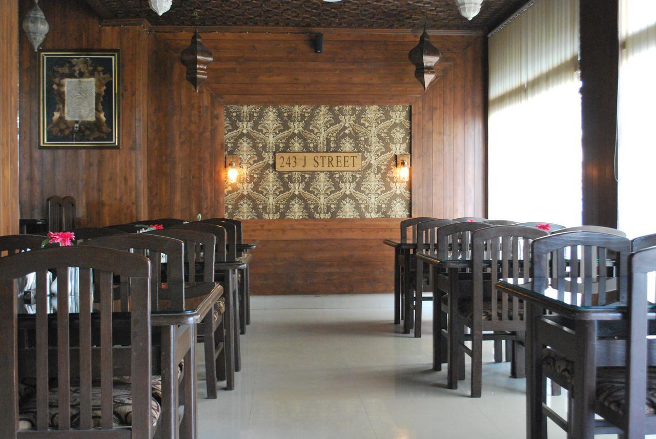 Hotel Kaisar Srīnagar Esterno foto