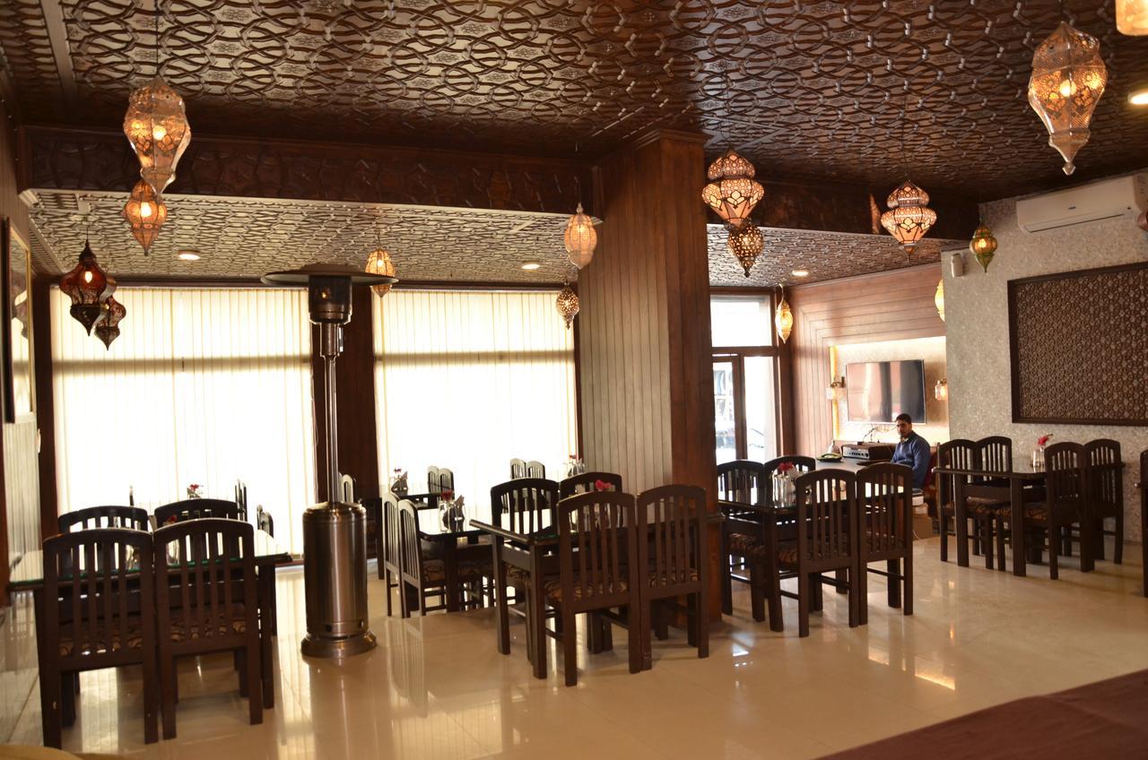 Hotel Kaisar Srīnagar Esterno foto