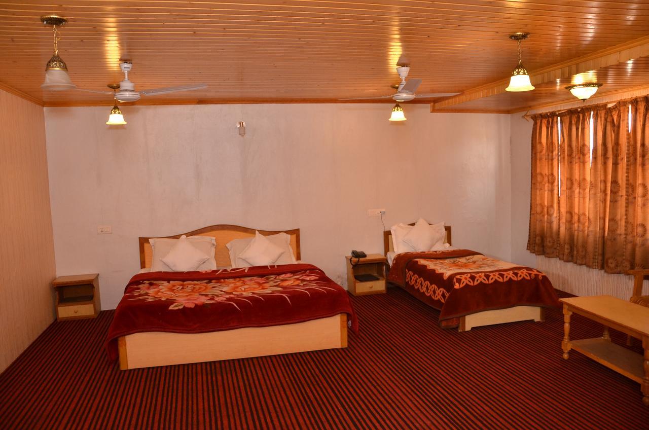 Hotel Kaisar Srīnagar Esterno foto