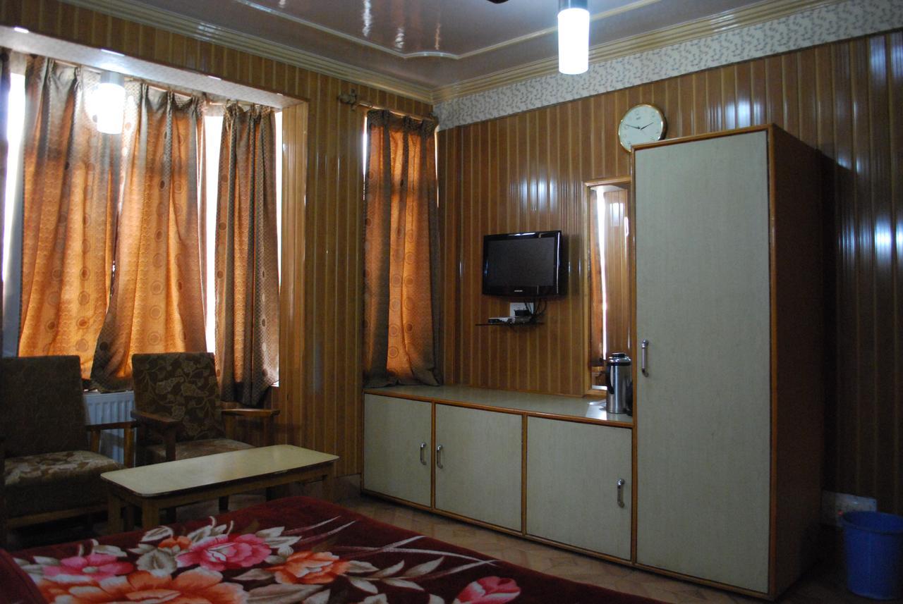 Hotel Kaisar Srīnagar Esterno foto