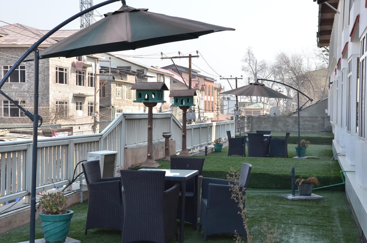 Hotel Kaisar Srīnagar Esterno foto