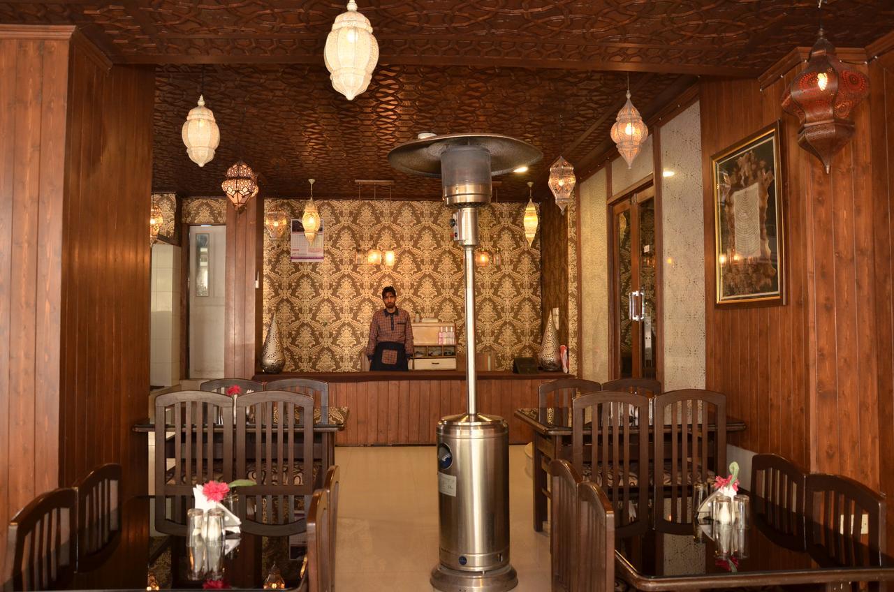 Hotel Kaisar Srīnagar Esterno foto