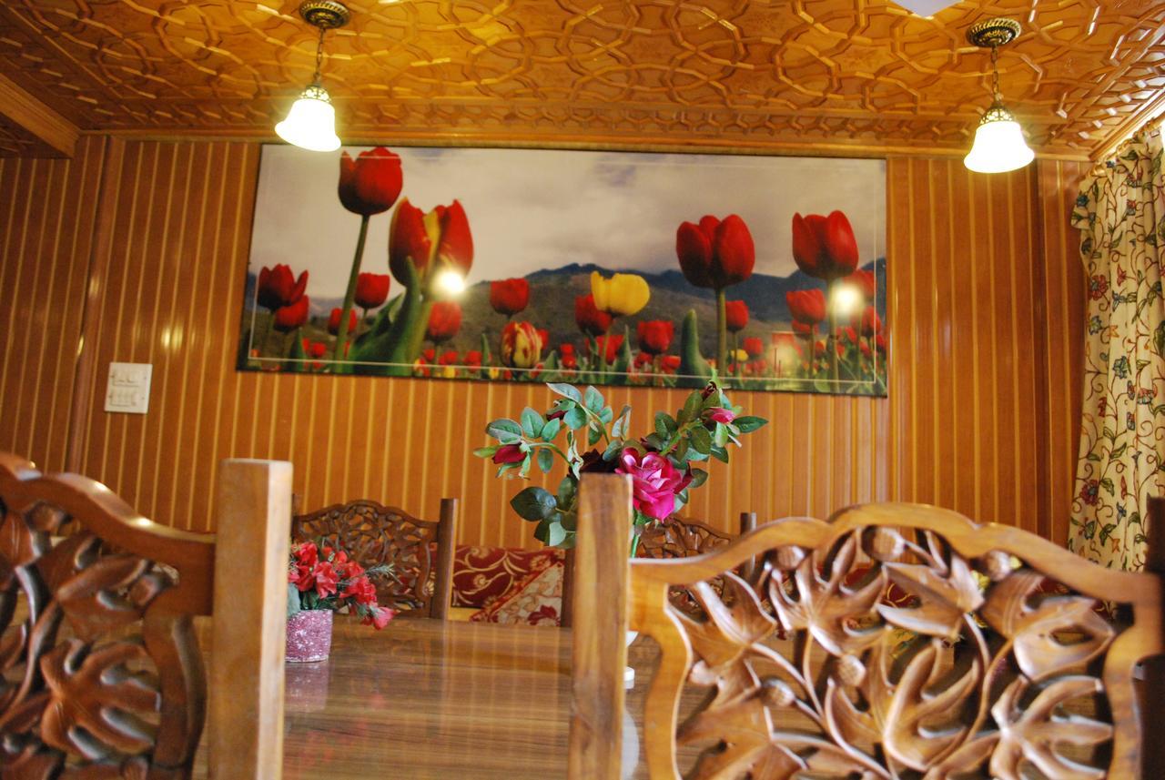 Hotel Kaisar Srīnagar Esterno foto